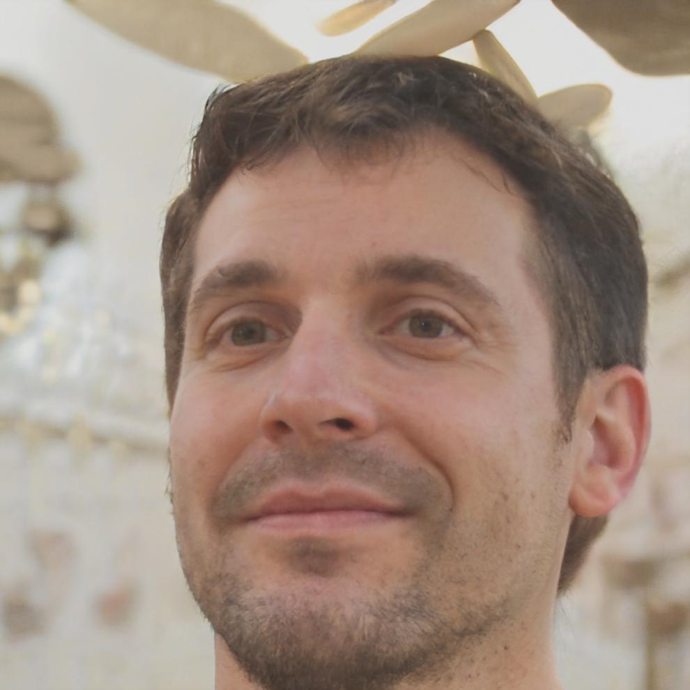 Leander Fröhlich – Gründer und Bildungsleiter bei zixedakidefolopepi